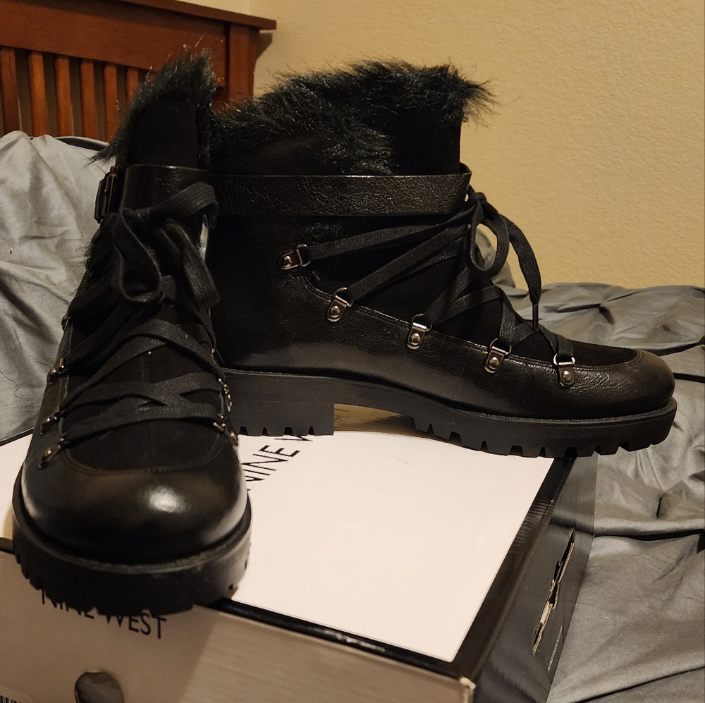 Black ankle lace-up boot 9 1/2 nine west